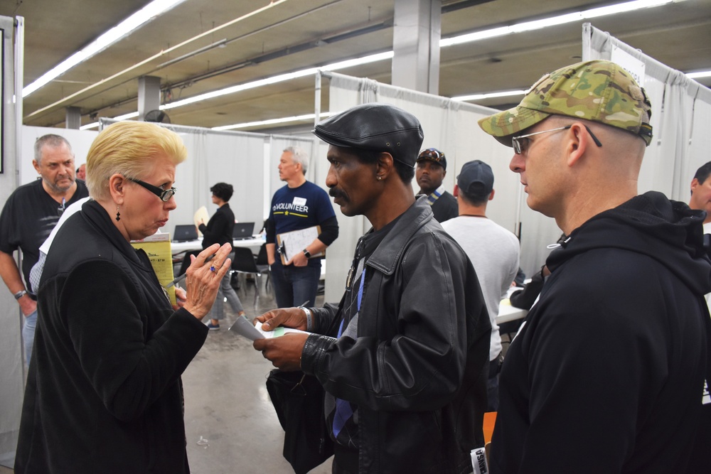 Phoenix Recruiting Battalion volunteers at Veterans StandDown event