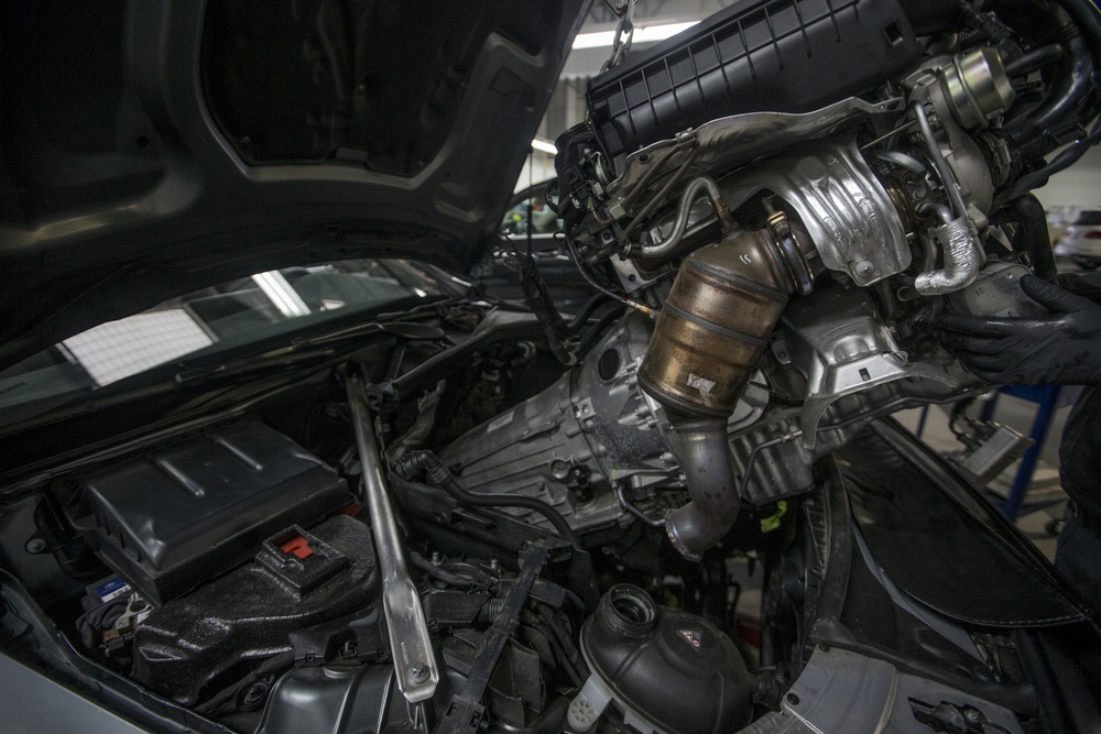 5th Marine Regiment Apprenticeship with a Local Mercedes-Benz Dealership