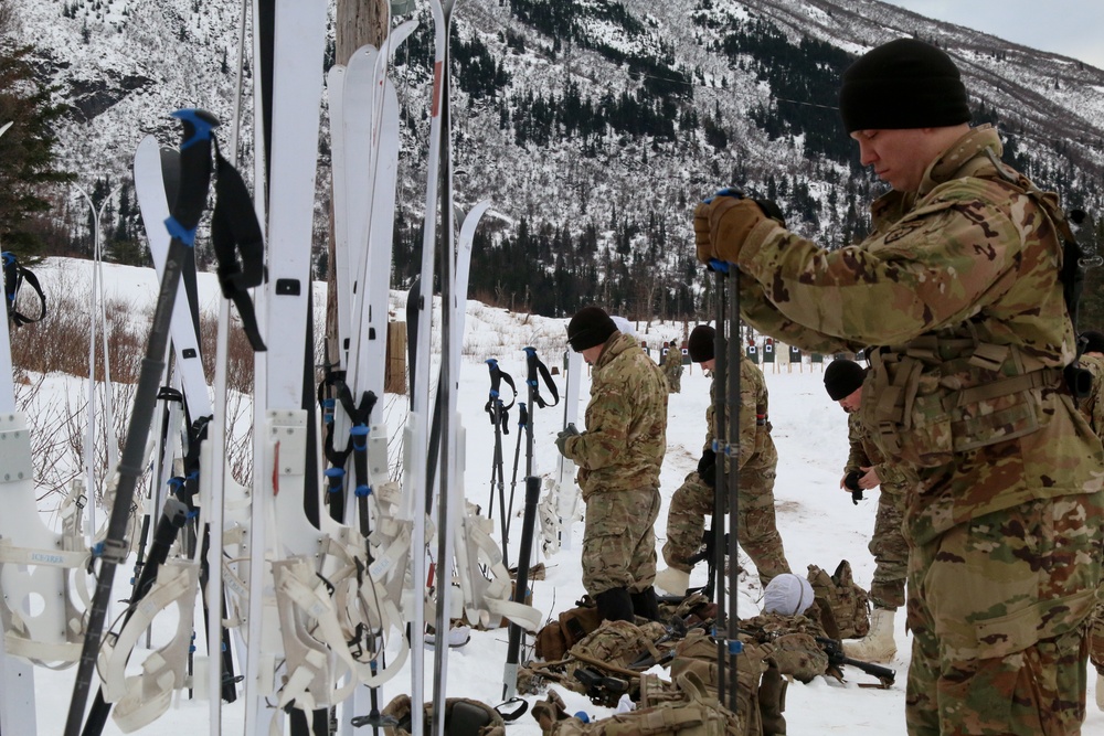 Spartan scouts train with skis