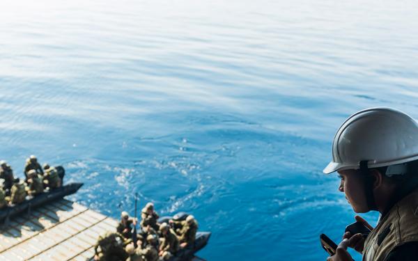 Sailors and Marines aboard USS Ashland (LSD 48) execute CRRC operations