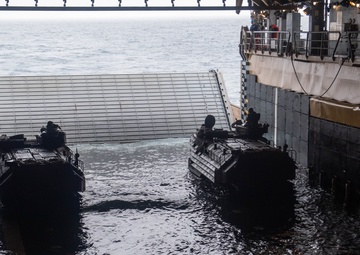 USS Harpers Conducts Well Deck Operations