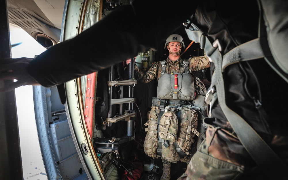 Jumpmaster Candidate prepares to be graded