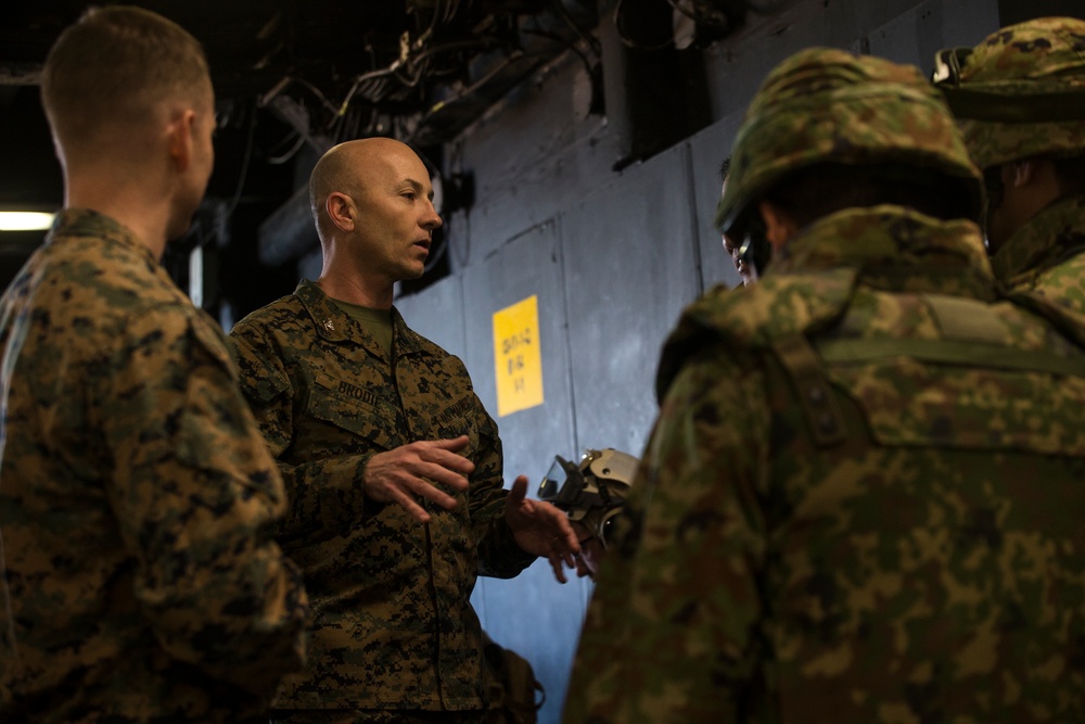 JGSDF service members observation and exchange with the 31st MEU