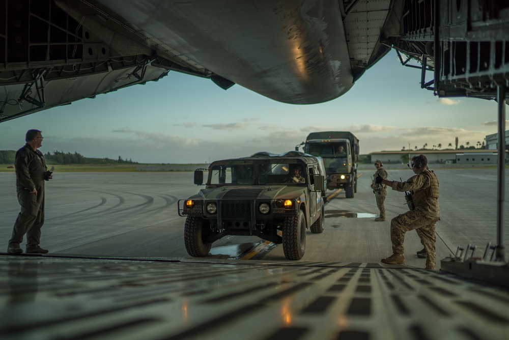 Airmen and Soldiers Load C-5M Super Galaxy
