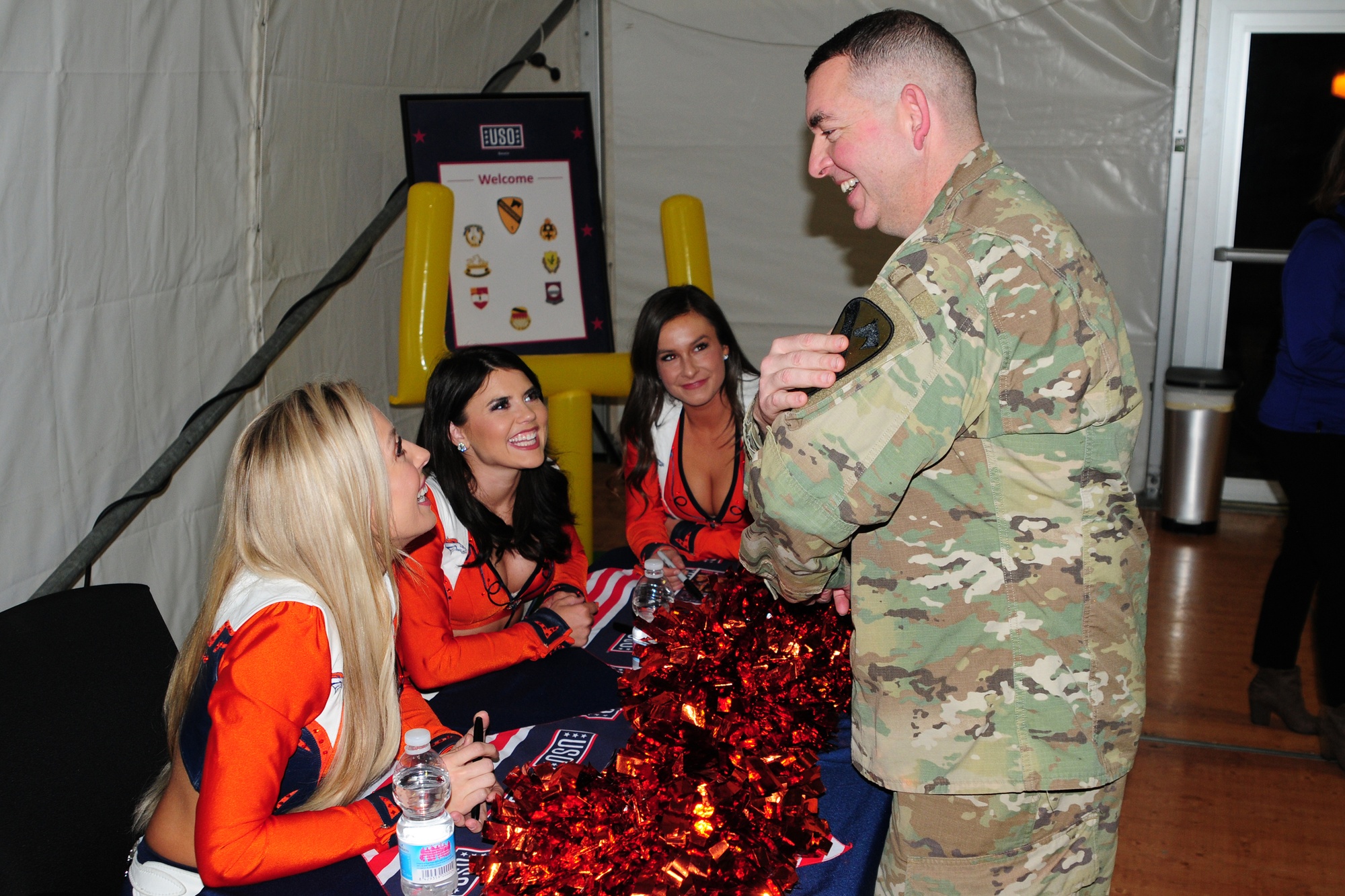 DVIDS - Images - Ironhorse meet Broncos; USO Hosts Denver Broncos