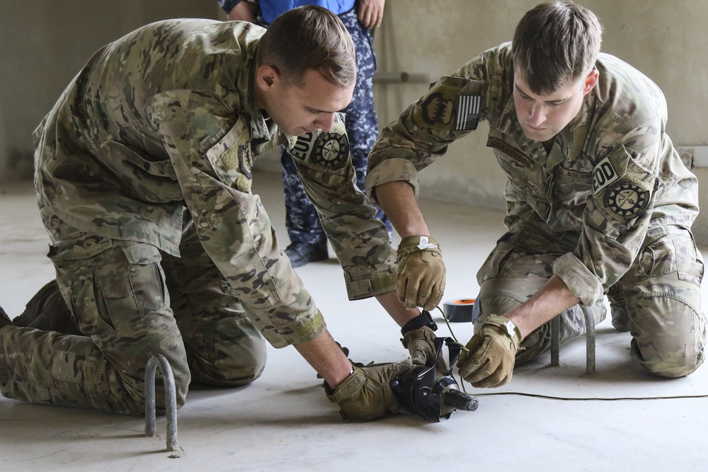 U.S., Kuwaiti Explosive Ordnance Disposal Experts Participate in 4th Annual Global EOD Competition