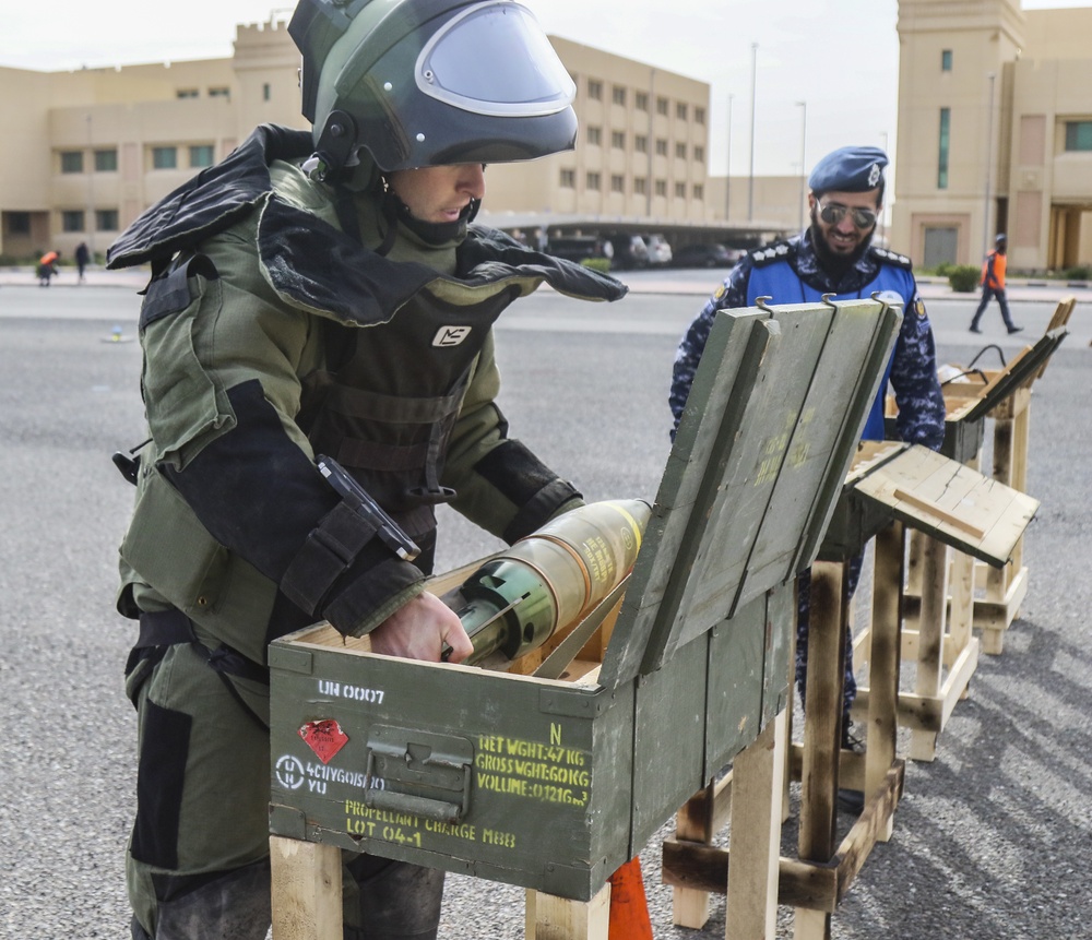 U.S., Kuwaiti Explosive Ordnance Disposal Experts Participate in 4th Annual Global EOD Competition