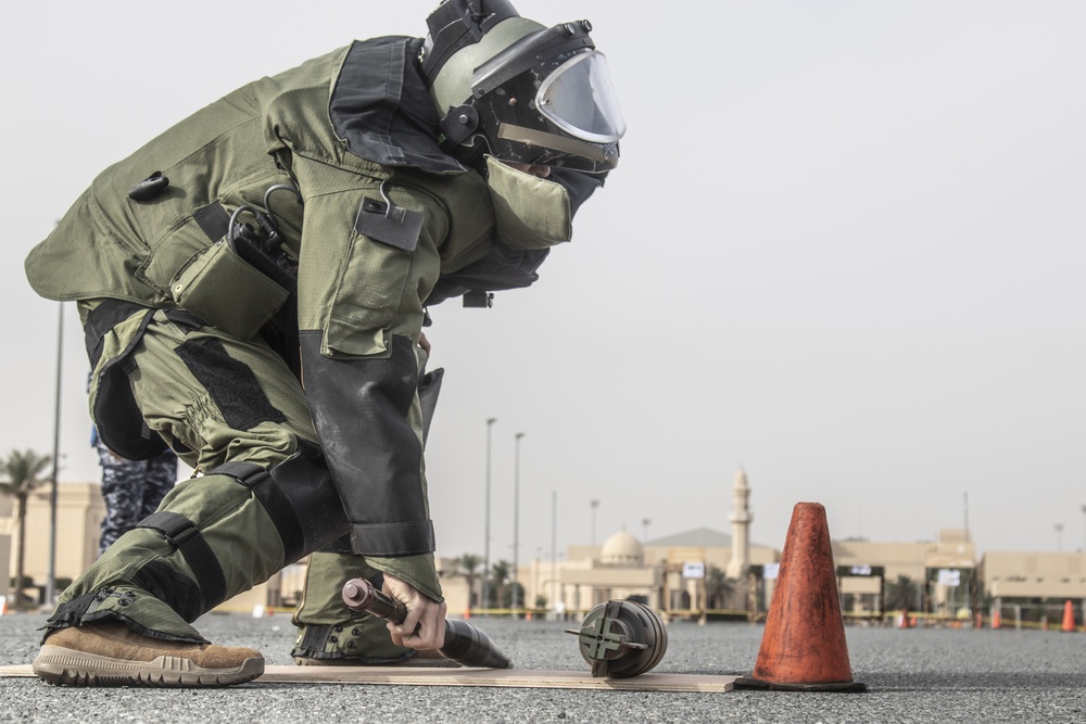 U.S., Kuwaiti Explosive Ordnance Disposal Experts Participate in 4th Annual Global EOD Competition