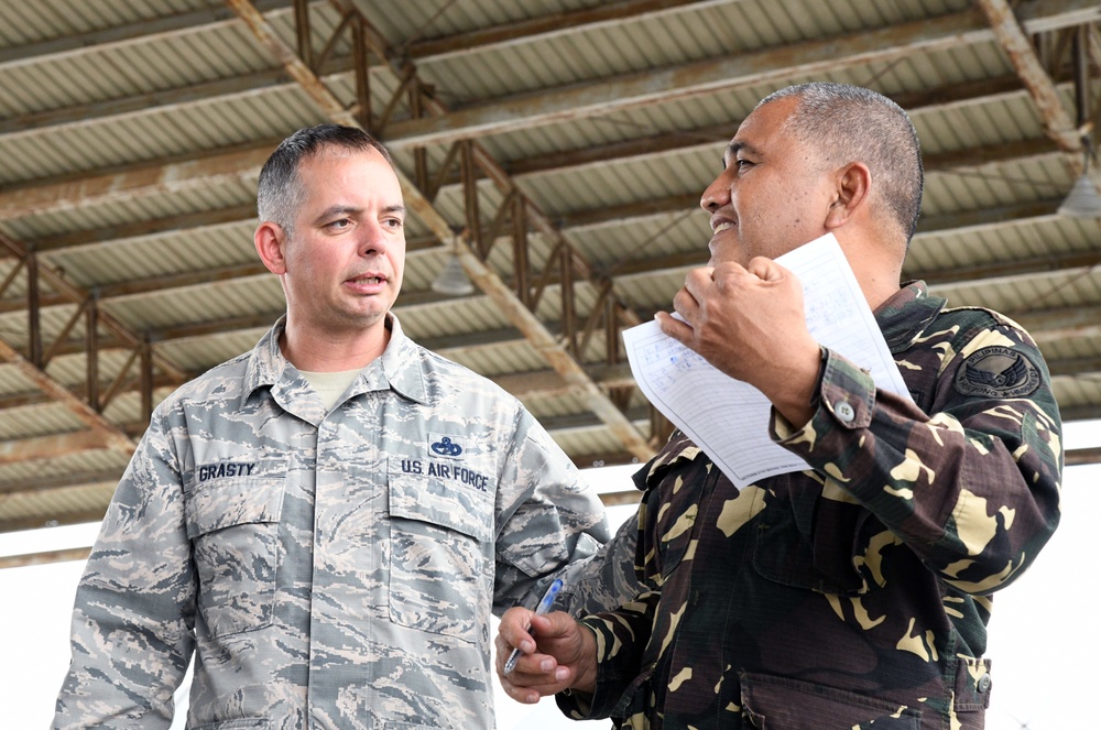 U.S., Philippine Air Force exchange ideas during BACE-P