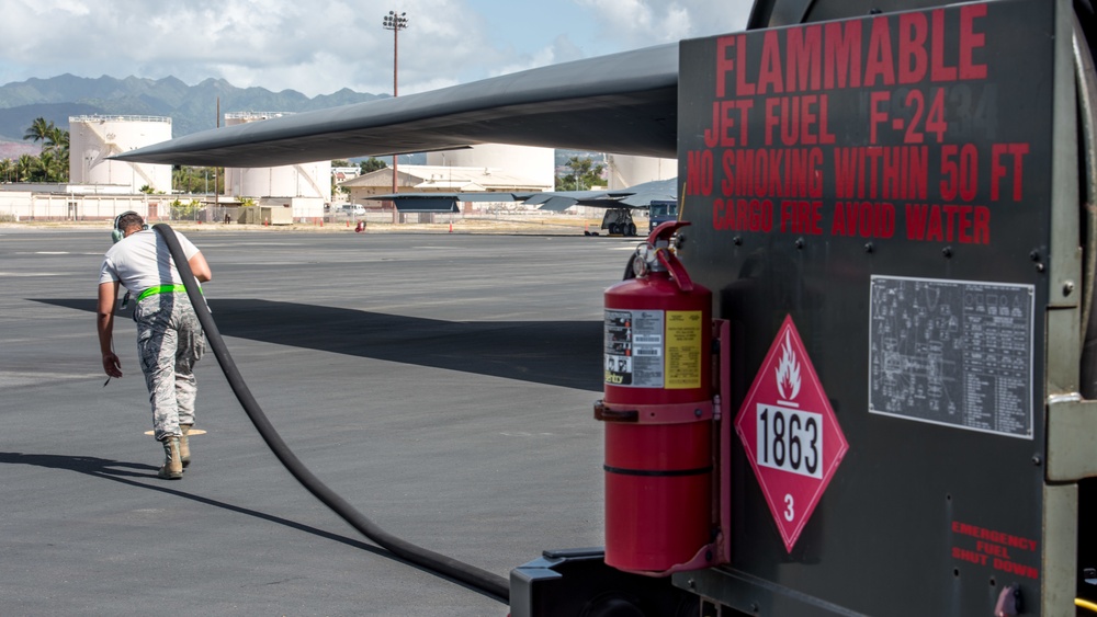 B-2 Spirit Bomber gas and go