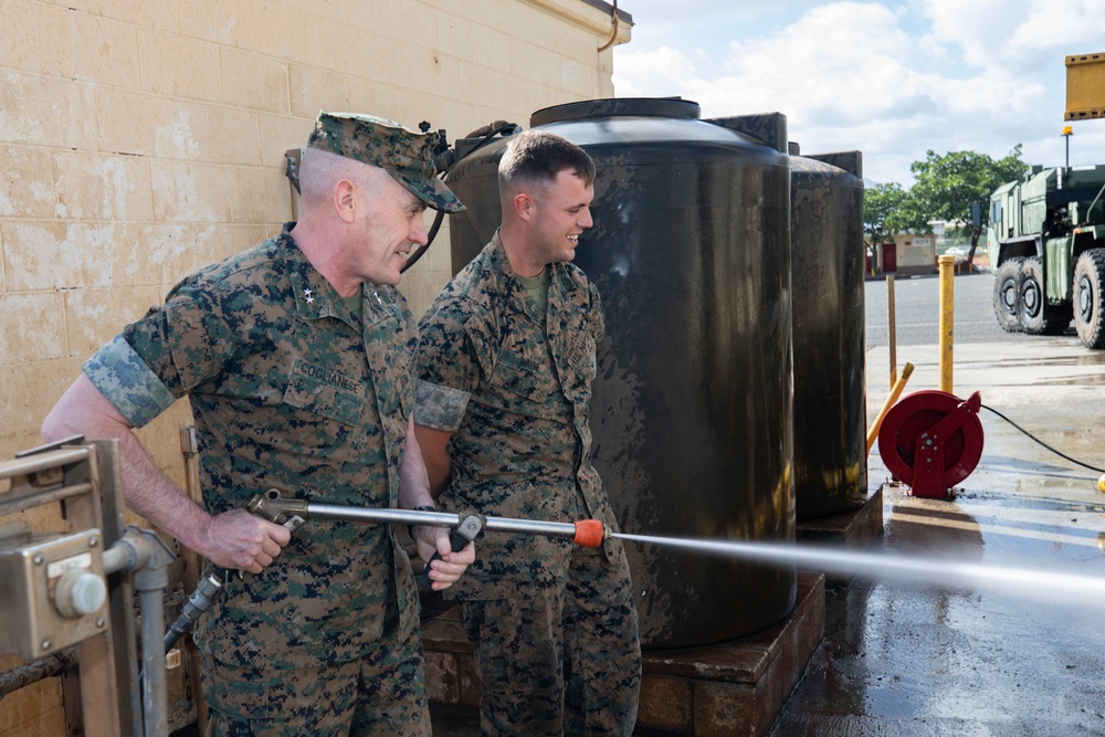 Maj. Gen. Vincent Coglianese meets Marines at MCBH