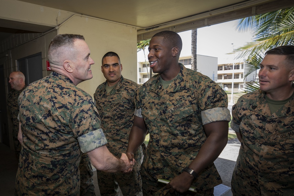 Maj. Gen. Vincent Coglianese visits CLB-3