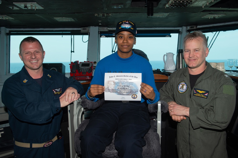 U.S. Sailor receives Sailor of the Day award