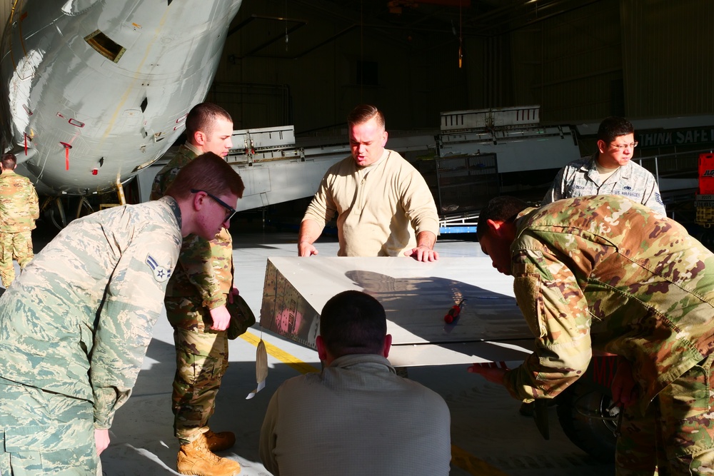 Team JSTARS conducts maintenance on a E-8C Joint STARS aircraft at Robins AFB