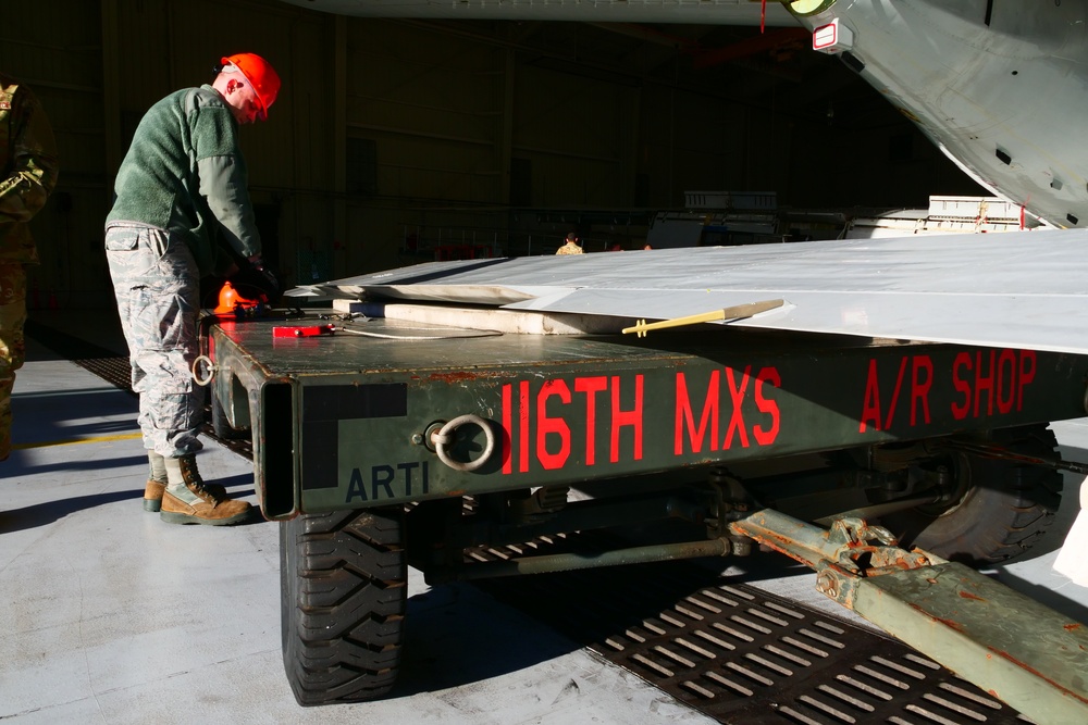 Team JSTARS conducts maintenance on a E-8C Joint STARS aircraft at Robins AFB