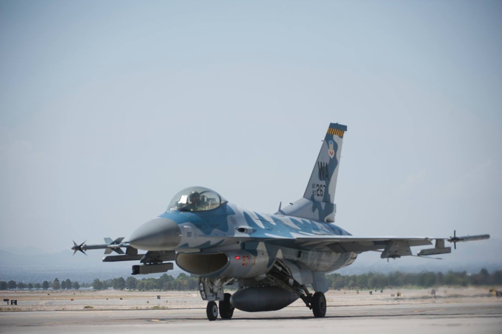 4,000th hour for Reserve F-16 pilot