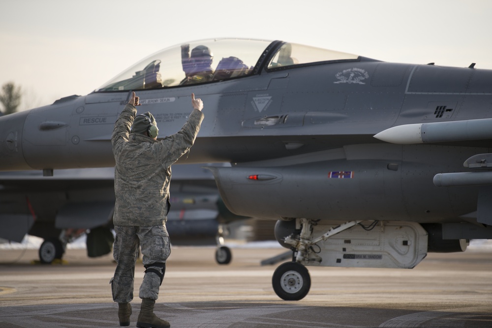 VTANG F-16 Flight Line Operations