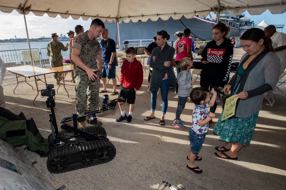 MCBH EOD takes part in Living History Day