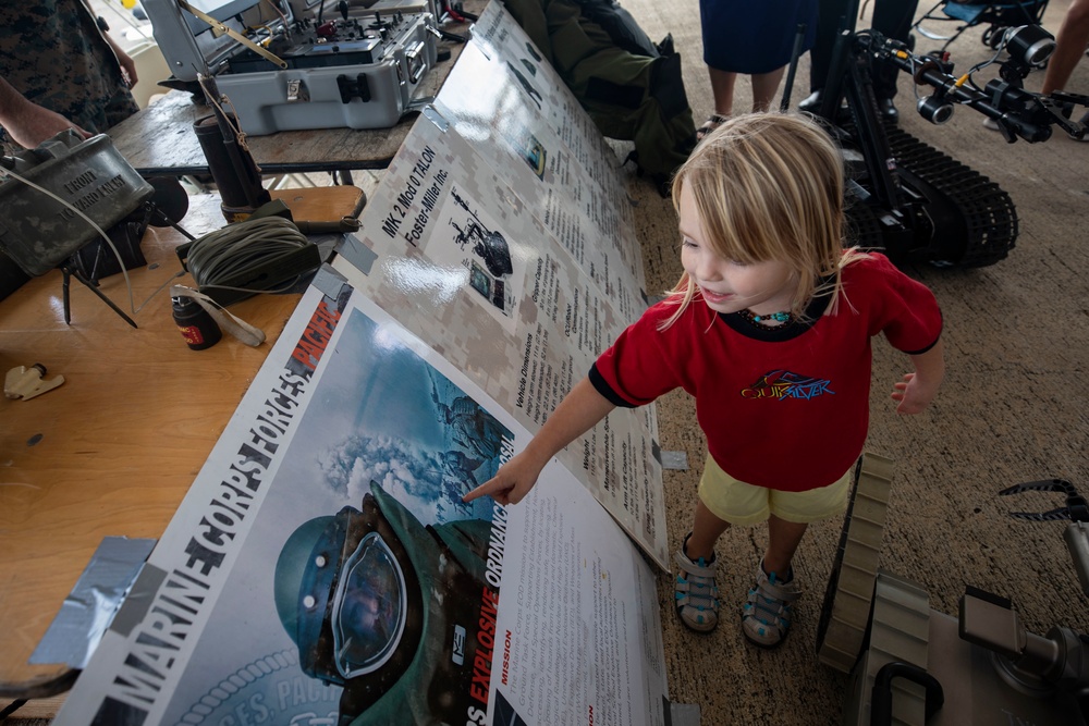 MCBH EOD takes part in Living History Day