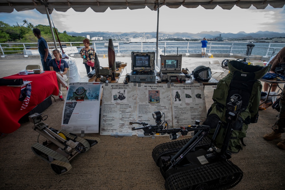 MCBH EOD takes part in Living History Day