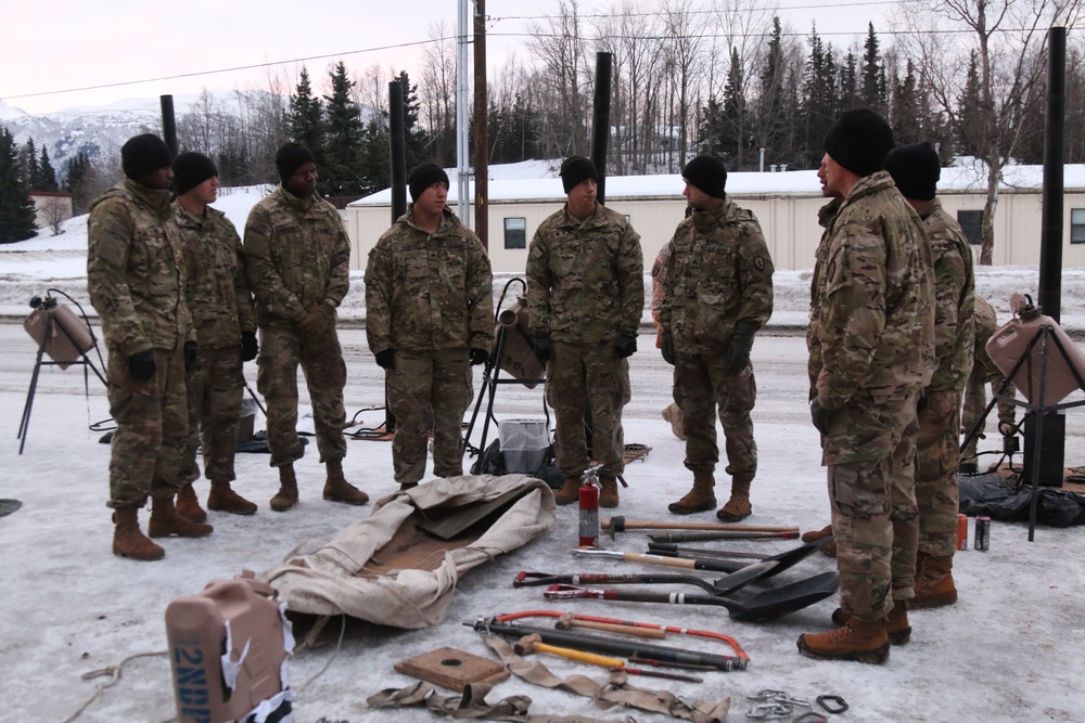 Spartans train fellow Soldiers how to live in cold