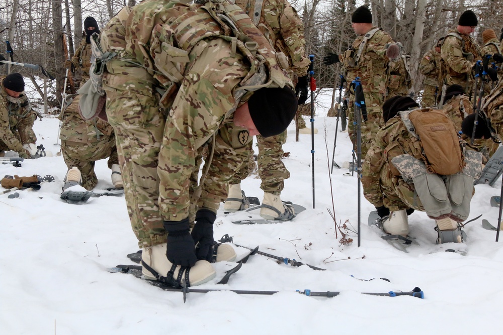 Spartans train fellow Soldiers how to live in cold