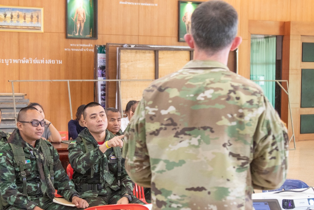 U.S., Thai Soldiers exchange knowledge on military force structure