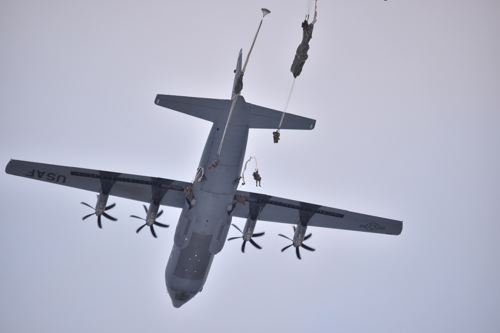 4-319th AFAR multinational airborne jump