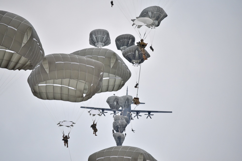 4-319th AFAR multinational airborne jump