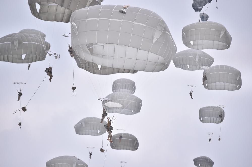 4-319th AFAR multinational airborne jump