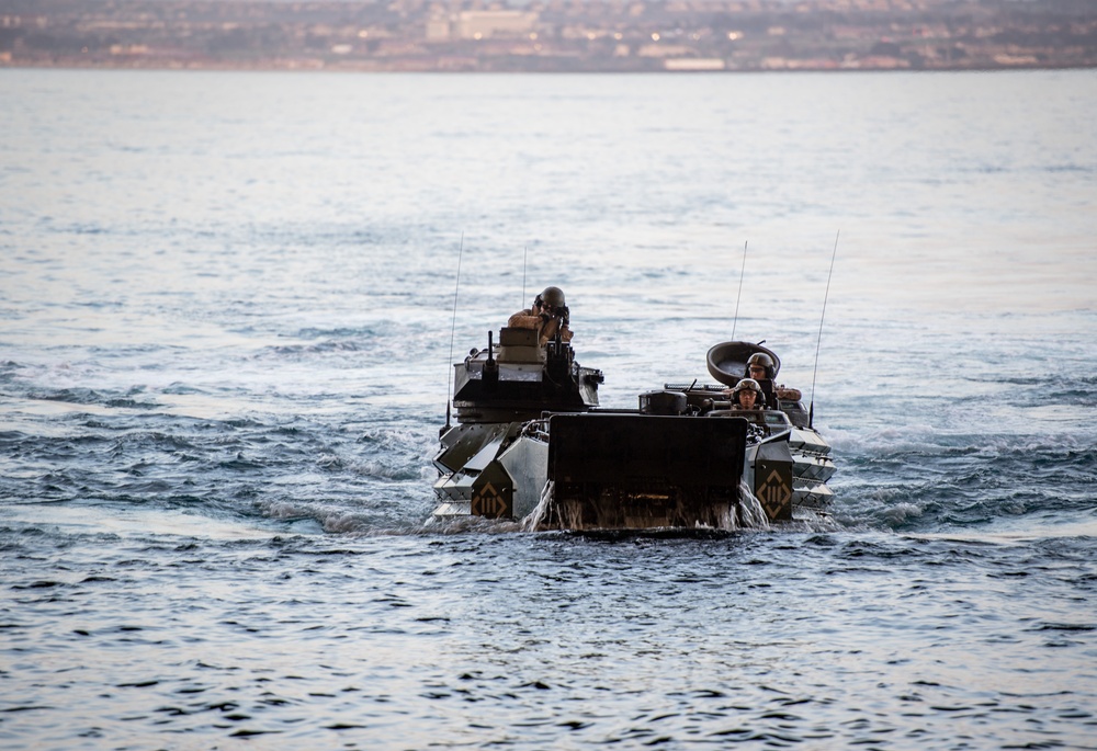 USS Somerset AAV Operations