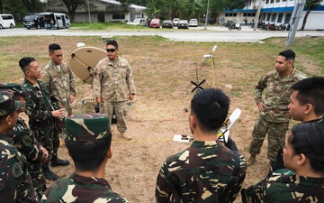 U.S., PAF Communications Specialists Exchange Best Practices
