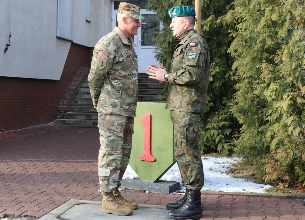 Col. Patrick Michaelis welcomes Major General Jaroslaw Gromadzinski to the Mission Command Element