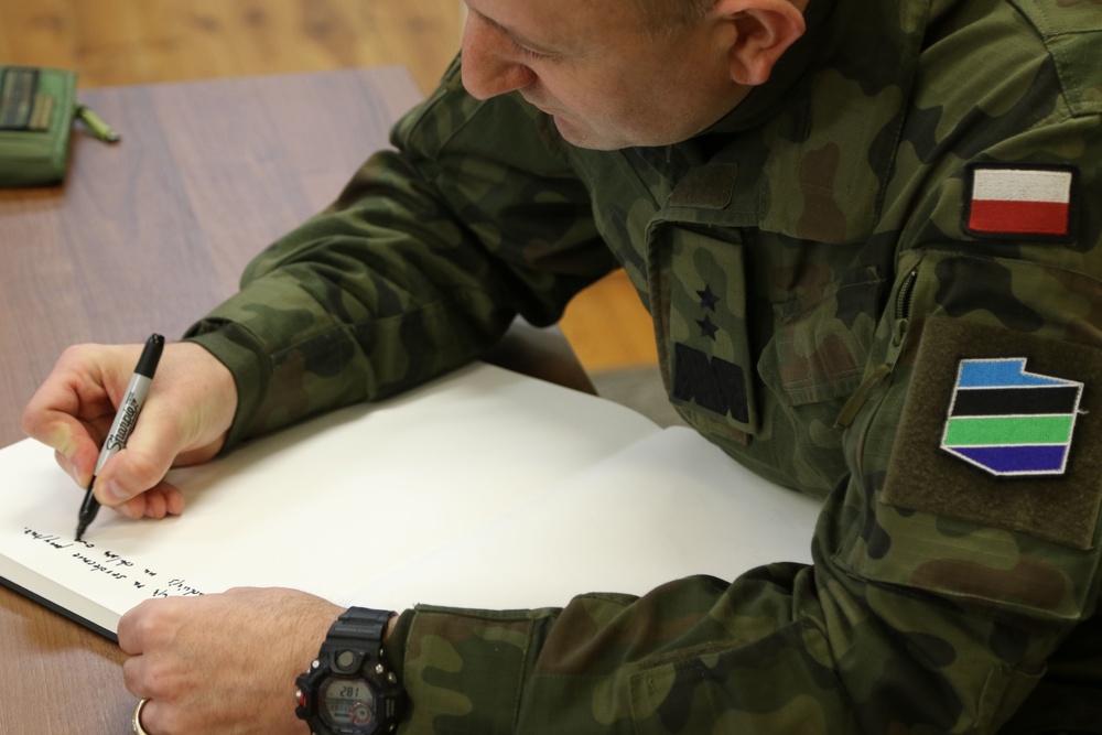 Col. Patrick Michaelis welcomes Major General Jaroslaw Gromadzinski to the Mission Command Element