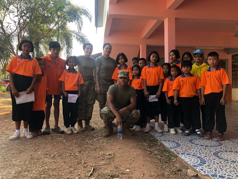 U.S., Thai soldiers visit local school