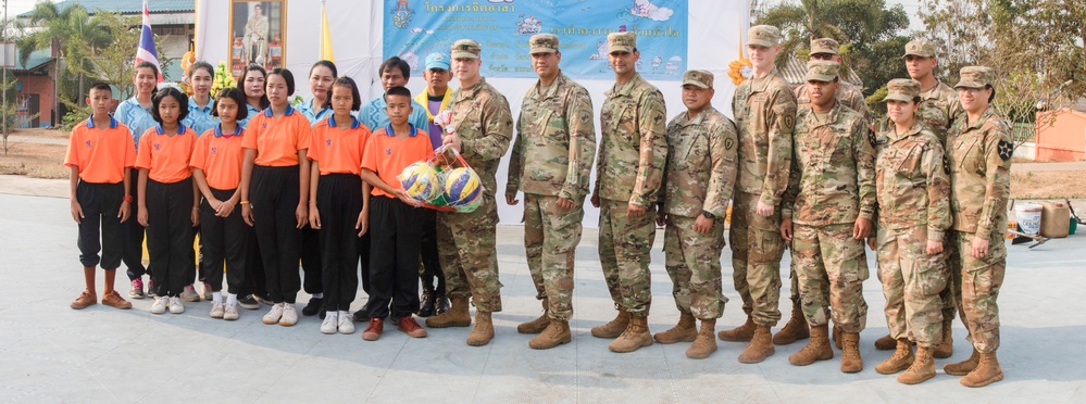 U.S., Thai soldiers visit local school