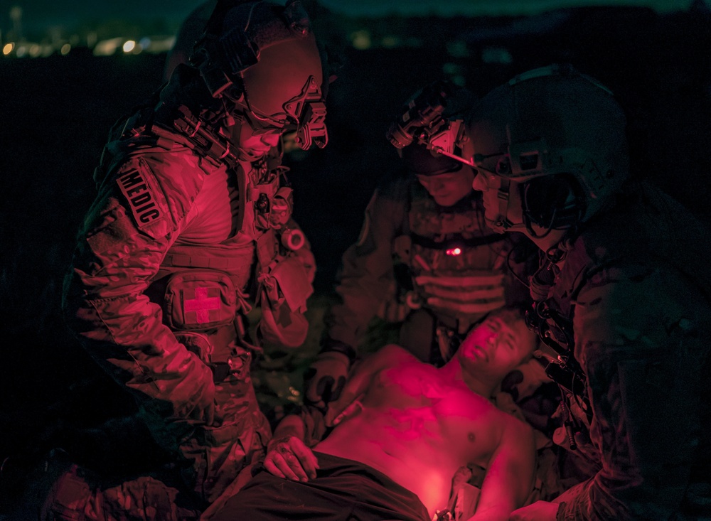 Special Operations Forces Medical Element train during Emerald Warrior 19