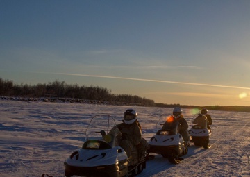 Guardsmen engage with western Alaskans during sled dog race