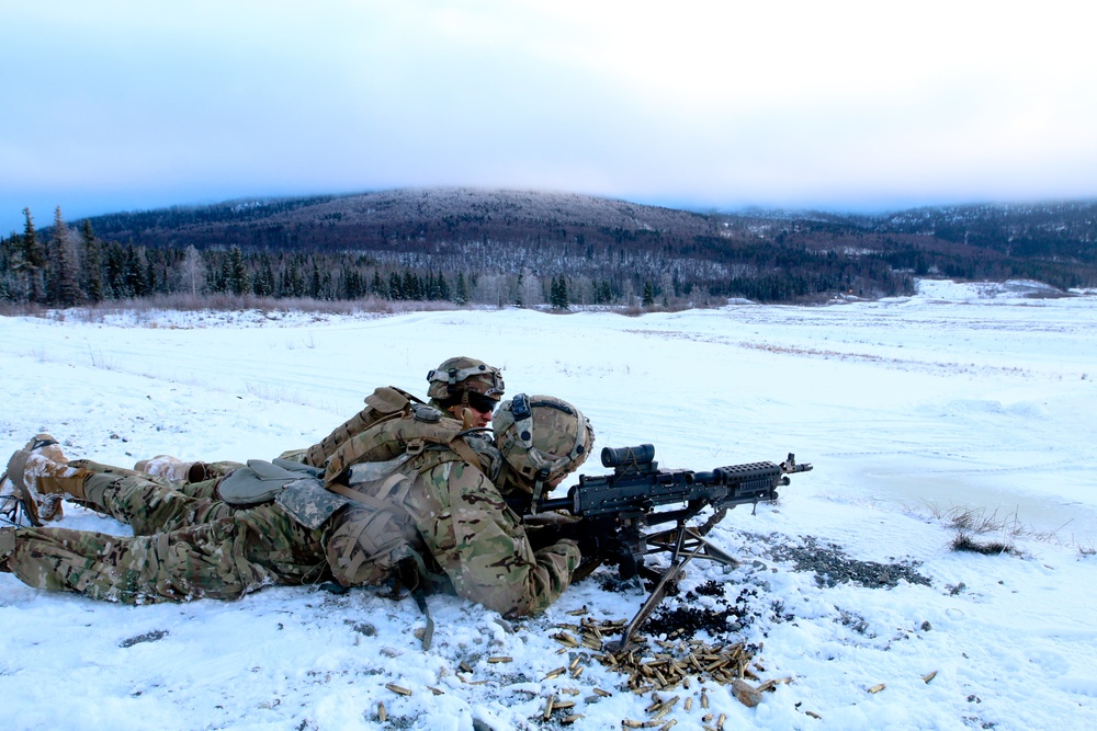 Soldiers from Hawaii perform live-fire training