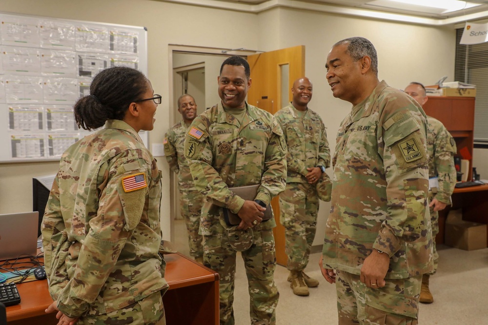 Lt. Gen Piggee visits 25th DSB