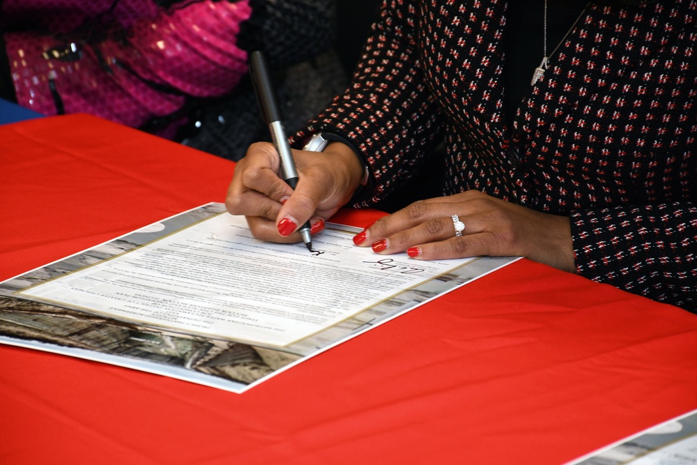First-of-its-kind agreement signed by USACE and MWRD to complete vital infrastructure project