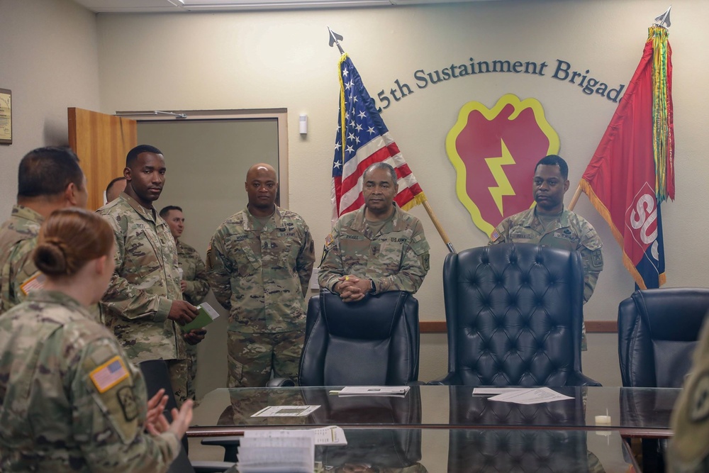 Lt. Gen Piggee visits 25th DSB