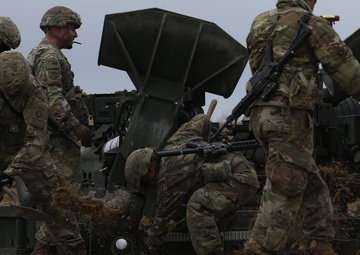 82nd Airborne Division conducts artillery heavy drop