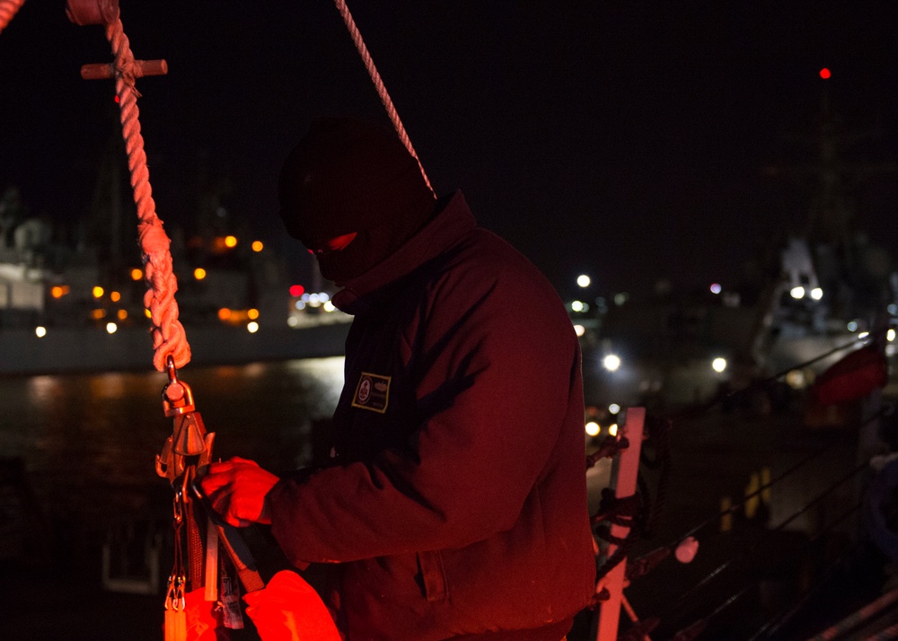 USS Stout Conducts RE-6