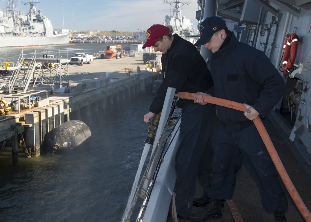 USS Stout Conducts RE-6