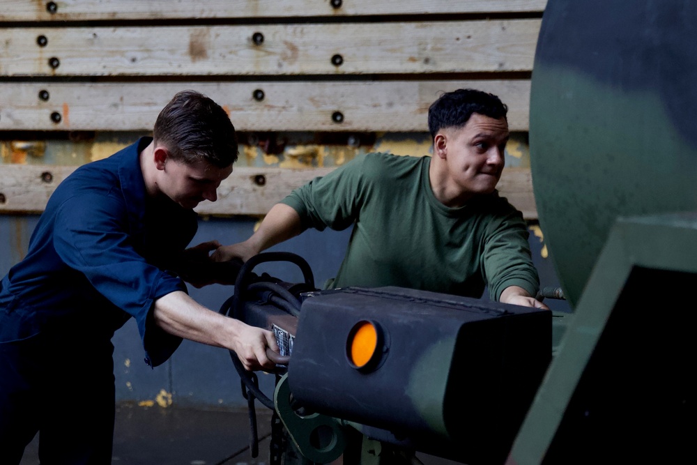 Marines aboard Ashland prepare for simulated HADR mission