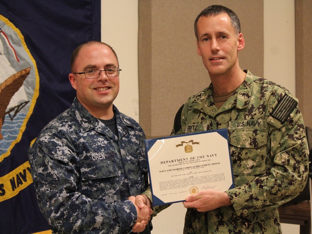 Musician 1st Class Dan Oren Receives Award from Fleet Bandmaster