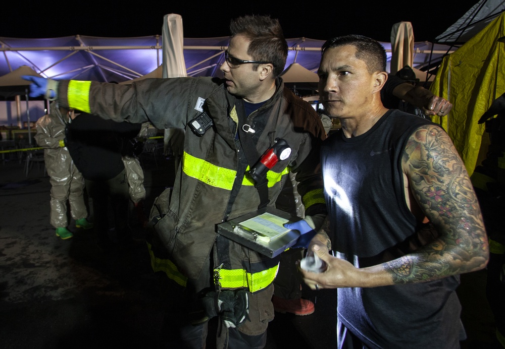 Civil support teams train with San Francisco Fire Department during BAYEX decontamination scenario
