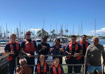 Coast Guard rescues three divers off Maunaloa Bay