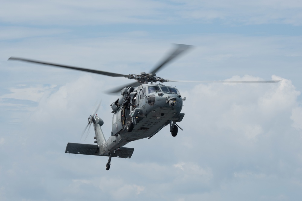 An MH-60S Sea Hawk apporaches the flight deck